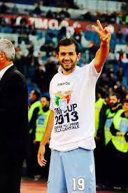 Ad approfittarne è la lazio, attenta per amministrare il doppio vantaggio e pronta a colpire in ripartenza. Senad Lulic Roma Lazio 0 1 Finale Coppa Italia 26 05 13 Calcio Sport Squadra