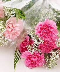 Are you wanting to learn how to do a diy floral bouquet on a budget to give to your significant other, to a friend, or even use as a bridal bouquet? How To Transform Store Bought Flowers Into Stunning Bouquets Real Simple
