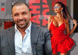 Ciepły dres czy welurowa sukienka ? Alex Bodi A Scos O La Un Desert Pe O FotomodelÄƒ Din Haremul Lui Philipp Plein Avem Imaginile Care Ii Dau De Gol Pe Cei Doi