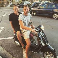 A város első embere a paragvári utcán hajtott, amikor a bartók béla körútról. Instagram Szalai Adam Befejezett 78 Wattpad