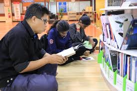 Universiti kebangsaan malaysia library (ukm) was established simultaneously with the establishment of universiti kebangsaan malaysia on 1970, at lembah pantai, kuala lumpur. Collection Bi Ptsl