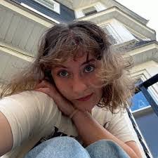 Megan Sutherland's Instagram, Twitter & Facebook