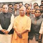 site Statue Unity: young guides