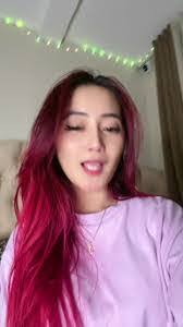 Justine Schultz's Instagram, Twitter & Facebook