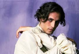 His birthday, what he did before fame, his family life, fun trivia facts, popularity italian rock sing who rose to fame as the lead singer of the band maneskin. Damiano Dei Maneskin Ieri E Oggi Com Era Prima Di Diventare Famoso