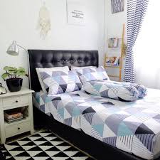 Untuk desain kamar tidur sederhana dan minimalis ini dan nyaman bagi keluarga anda. Cara Menata Kamar Tidur Minimalis Tampil Lebih Elegan Homeshabby Com Design Home Plans Home Decorating And Interior Design