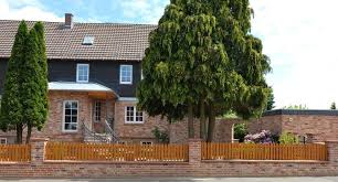 Hier Passt Alles Zusammen Mauersteine Klinker Mauer Und Pfeilerabdeckungen Aus Dem Hause Weserwaben Und Der Holzzaun Als Kontrast Klinker Ziegel Mauerstein