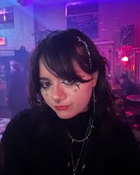 Leah Crowe (@leah.crowe) • Instagram photos and videos