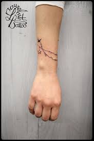 Tatouer Le Prenom De Ses Enfants Recherche Google Tattoo Armband Handgelenk Knochel Armband Tattoo Armreifen Tattoo