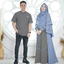 Ayu dewi tampak kekinian dengan dress tenun dengan lengan lebar, sedangkan suami nah, itu dia inspirasi model baju couple keluarga 2020 yang bisa kamu contek. Baju Muslim Modern Nizar Couple Mc Mosscrape Dapat Gamis Kemeja Baju Gamis Couple Modern 2020 Pasangan Baju Couple Keluarga Couple Pasangan Muslim Baju Couple Kondangan Gamis Couple Pasangan Kemeja