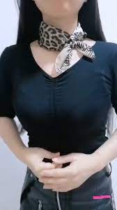 Les clientes nasty gal ne font pas les choses à moitié. 8 Meilleures Idees Sur Comment Porter Un Bandana En 2021 Comment Porter Un Bandana Comment Nouer Un Foulard Comment Porter