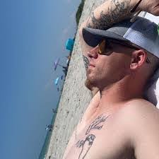 Austin Varosky's Instagram, Twitter & Facebook