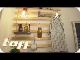 Lattenrost Als Regal Ikea Stuhl Als Garderobe Die Ultimativen Diy Mobel Hacks Taff Prosieben Youtube Diy Mobel Lattenrost Ikea Lattenrost