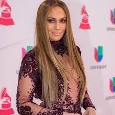 Jennifer lopez también eleigió las ondas para su melena con un extra de extensiones y bien abundante al más puro estilo disco, con tupé en la coronilla y raya en medio que nos recuerda a las divas de los años 60 y 70 como brigitte bardot. Ehrgeiz Disziplin Und Co Jennifer Lopez Spricht Uber Ihre Erfolgsgeheimnisse
