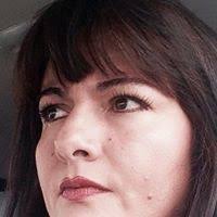 Paula Wicks's Instagram, Twitter & Facebook