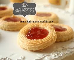بسكويت باللوز والمربى Homemade Cookies Famous Desserts Desserts