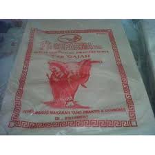 Kertas minyak ini memiliki struktur yang sangat tipis dan banyak dijual bebas di minimarket dengan berbagai merek. Kertas Bungkus Nasi Cap Gajah Merah Oleh Rejeki Jayaco Di Surabaya