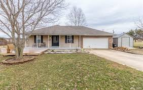 Real Estate For Sale In Lebanon Mo For 149 900 In 2020 Fenced In Yard In Ground Pools Real Estate