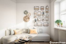 Ruang tamu adalah salah satu tempat yang penting untuk rumah, terutama untuk menerima tamu. 9 Inspirasi Desain Ruang Tamu Sempit Memanjang Dan 5 Cara Menatanya Rumah123 Com