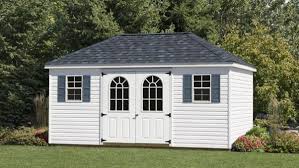 Hunian bisa terlihat lebih mewah dengan atap limas atau atap perisai dibandingkan atap pelana. Kenali Jenis Dan Model Atap Rumah Untuk Inspirasi Hunian Anda