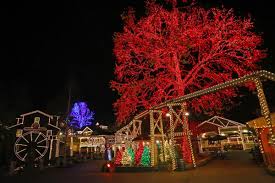 Smoky Mountain Winterfest Welcomes Sevier County Visitors 0nce Again Smoky Mountain Christmas Dollywood Christmas Smoky Mountains