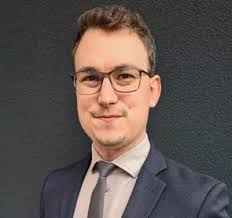 Innovating the Future: Mariusz Grabowski's Journey in Semiconductor Design 