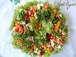 Salada De Alface Ervilha Milho Tomate Pepino Cenoura