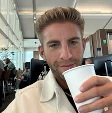 If I'm in an airport lounge, you know good things are about to happen. This  weekend, it's Springfield, Ohio and the Bronx, New York. I began work