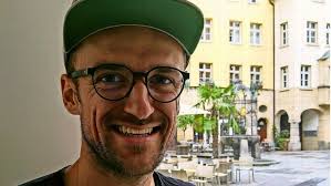 In 2006, gentners contract in stuttgart was extended until 2010. Hans Im Gluck Brunnen In Stuttgart Die Gentners Fruhstucken Gerne In Der City Stuttgart Mitte Stuttgarter Zeitung