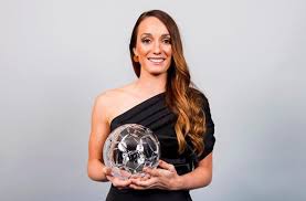 Kosovare asllani është shqiptare nga kosova, e lindur në krisianstad në suedi.ajo u rrit duke luajtu futboll dhe hokej, por ajo zgjodhi që të luaj në futboll.në moshën 15 vjeçare, ajo filloi karrierën e saj në vimmerby if. Photos The Kosovare Asllani Story Sports India Show