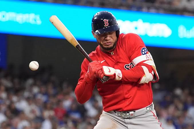 Willson Contreras leaves Red Sox game after getting hit in head with 95 mph pitch - masslive.com