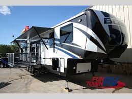 5th wheel toy hauler with outdoor kitchen. Cruiser Rv Boss Fifth Wheel Toy Hauler King Of The Road Fun Town Rv Blog