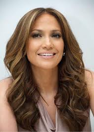 Brünette frisuren lockige frisuren gewellte frisuren hochsteckfrisuren für lockiges haar lange lockenfrisuren haar runde gesichter. 30 Trendige Und Stilvolle Lange Frisuren Fur Uber 40 Frauen Trend Frisuren Stil