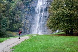 Da borgonuovo, è possibile ammirare queste bellissime cascate, dichiarate dal 1984 monumento naturale dalla regione lombardia. Cascate Acquafraggia Anello Tra Savogno E Dasile Cristian Riva