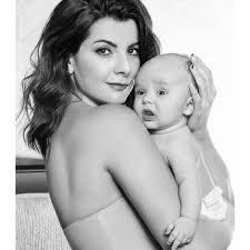 Carolina Cruz asegura que su hijo Salvador está bien, a pesar de tener una  cabeza 'grande'