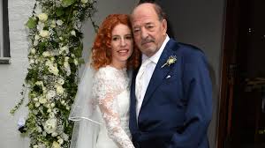 Seit den 60er jahren gehört er zu den erfolgreichsten musikproduzenten deutschlands. Jetzt Auch Kirchlich Komponist Ralph Siegel Hat Seine Laura Geheiratet
