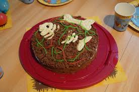 Olchi mama backt kuchen von oetinger. Farbenfrohe Kinkerlitzchen Olchi Geburtstagsparty