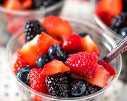 Obraz: Bowl of mixed fruits and berries