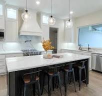 Bold contrast, and modern elegance 🤍🖤 This modern kitchen ...