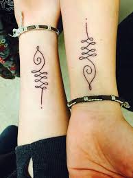 Tatuajes De Unalome Para La Armonia Y El Equilibrio Interior Tatuaje Tibetano Unalome Tatuaje Unalome