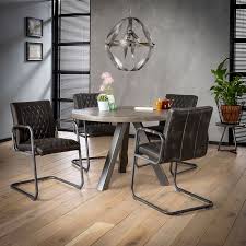Sans parler du fait qu'on peut la fixer à la hauteur voulue, de sorte que votre table à manger d'aujourd'hui peut se faire table de bar demain. Choisir Une Table De Salle A Manger Ronde Deladeco Fr