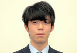 藤井二冠は、前叡王の永瀬王座の変則的な作戦への対応に苦慮。 3時間の持ち時間を先に使い切って1分将棋が続いたが、最後は相手の玉を即詰みに討ち取った。 終局は午後5時23分。 藤井二冠の次の対局は6月3日の第80期 将棋名人戦 ・b級1組順位戦（朝日新聞. å°†æ£‹ã«å°‚å¿µã™ã‚‹æ°—æŒã¡å¼·ã è—¤äº•è¡å¤ªäºŒå† ãŒé«˜æ ¡ä¸­é€€ æœæ—¥æ–°èžãƒ‡ã‚¸ã‚¿ãƒ«