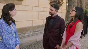 Kalau mau nonton film yang modelan kayak gini tapi lebih bagus, mending nonton table 19 aja deh. Gold Bracelet Worn By Amanda Freida Pinto In Love Wedding Repeat Spotern