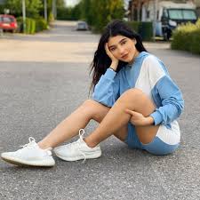224k likes 5 024 comments narins beauty narins beauty on instagram لونكم المفضل انا الأزرق insta fashion fashion baby blue aesthetic