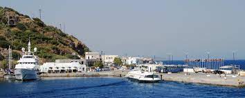 Auf der insel nisyros liegt das hotel tria adelfia direkt am meer im hafen von mandraki. Online Hafenhandbuch Griechenland Hafen Mandraki Auf Der Insel Nisyros