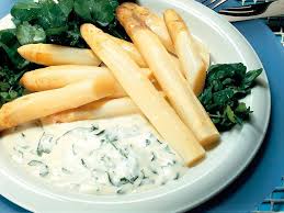 Vertes Blanches Ou Violettes Les Asperges Legume Du Potager De Printemps Revelent Leurs S Recettes De Cuisine Trucs Et Astuces Cuisine Cuisson Des Aliments