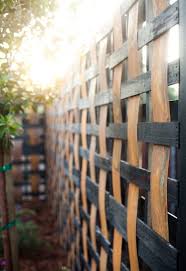 Www Vitamin Ha Com Wp Content Uploads 2015 07 Pallets Repurposed Palletfence147 Jpg Hinterhof Garten Zaun Dekorationen Moderner Zaun