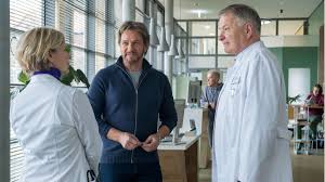 „In aller Freundschaft“-Fans bangen um Roland: „Wieder blind?“