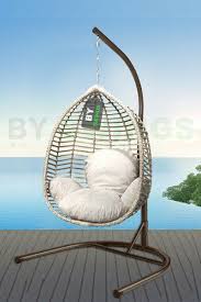 Yaz aylarının gelmesiyle birlikte, bu güzel havaların tadını çıkarmak isteyenler, hemen her fırsatta kendini ya balkonlarda ya bahçelerde buluyor. Salincak Hamak Modelleri Ve Fiyatlari Trendyol Hamaklar Salincak