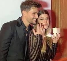 Questa quinta edizione del grande fratello vip sembra essere infinita. Andrea Zelletta Ufficializza La Relazione Con Natalia Paragoni Ecco L Anello Il Colichese